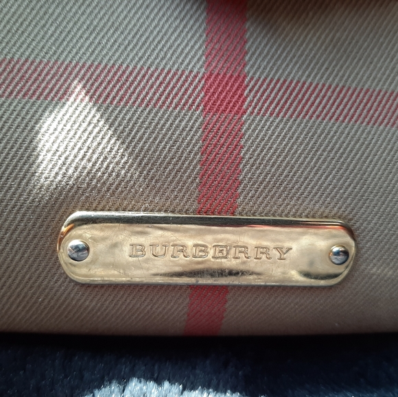 COPY - Vintage Burberry Cube Crossbody Handbag - Picture 17 of 17